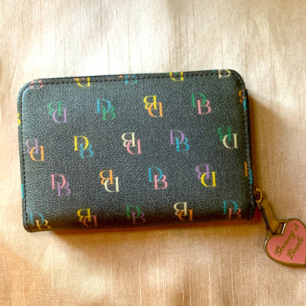 Dooney and Bourke signature zipper wallet